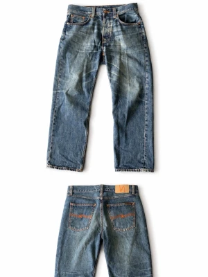 Nudie jeans Tuff Tony  - Säljer ett par klassiska blå jeans från Nudie i modellen ”Tuff Tony”  med raka ben och femficksmodell. Perfekta för en avslappnad men ändå stilren stil! Storleken är 28/29 men skulle säga att modellen är längre och passar även om man vanligtvis har 30 i längden. Jeansen köptes in för cirka 2 månader sedan och är i gott skick! Hör av er vid frågor:)