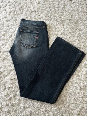 Mörkblå jeans från Diesel - Snygga mörkblå jeans från Diesel. Köpta på vinted men säljer pga att de är för små på mig. Ingen stretch!!!