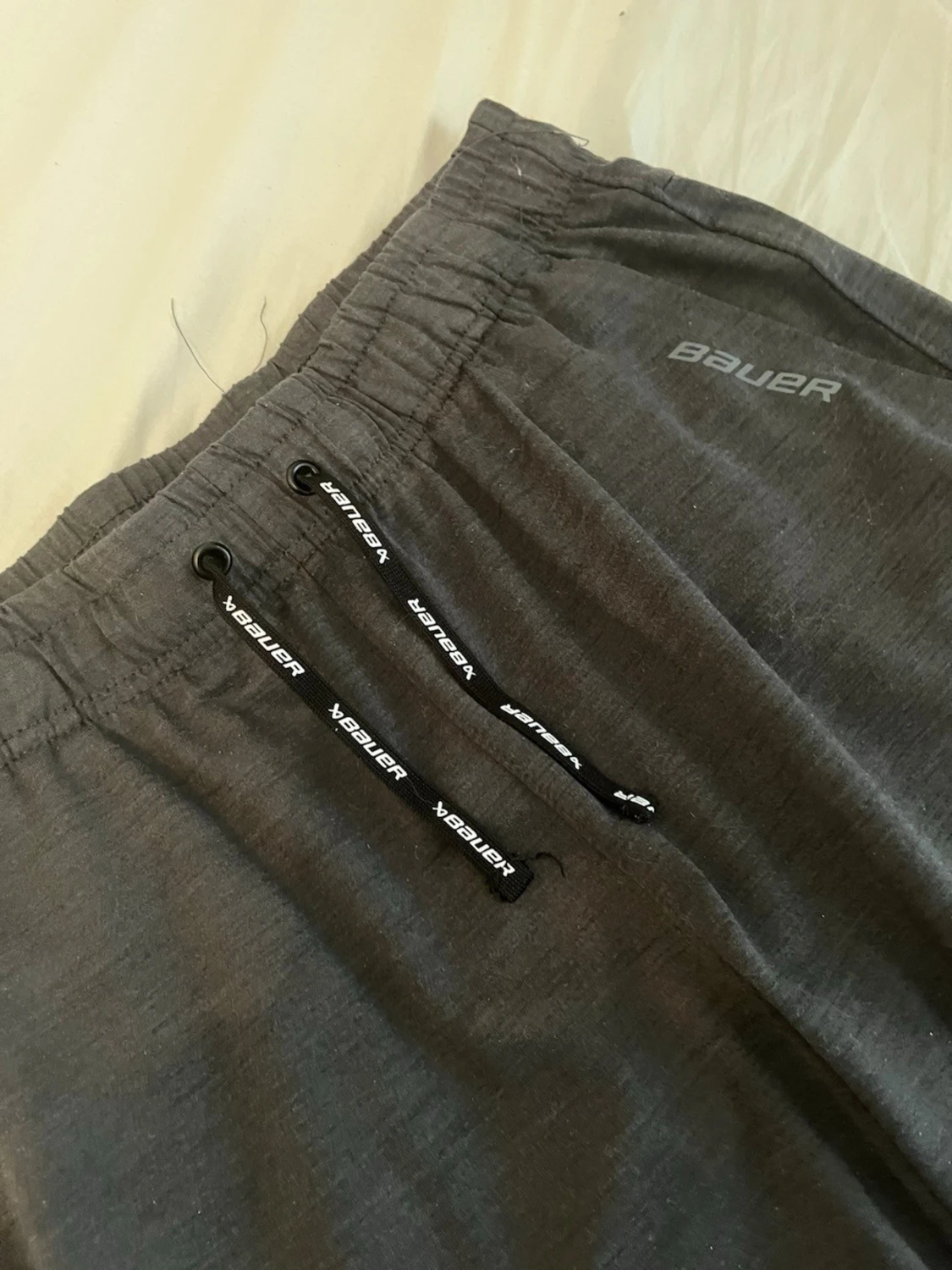 Mörkgrå shorts från Bauer - 2