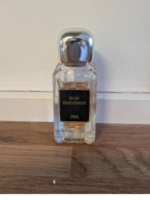 Zara Ruby Irreverent parfym - Zara Ruby Irreverent parfym✨️Se bild hur mycket använt 