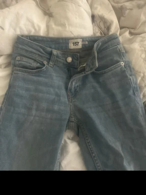 Bootcut jeans  - Bootcut jeans i low boot modellen bra skick i full längd strl xxs.