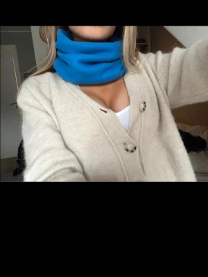 Blå buff❣️ - Skit snygg buff, lånade bilder av hon som jag köpte av❣️ handgjord🥰