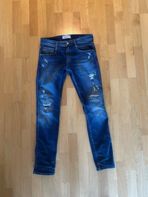 Replay jeans ljusblå! - Riktigt snygga Replay jeans i perfekt skick! Dm vid frågor!
