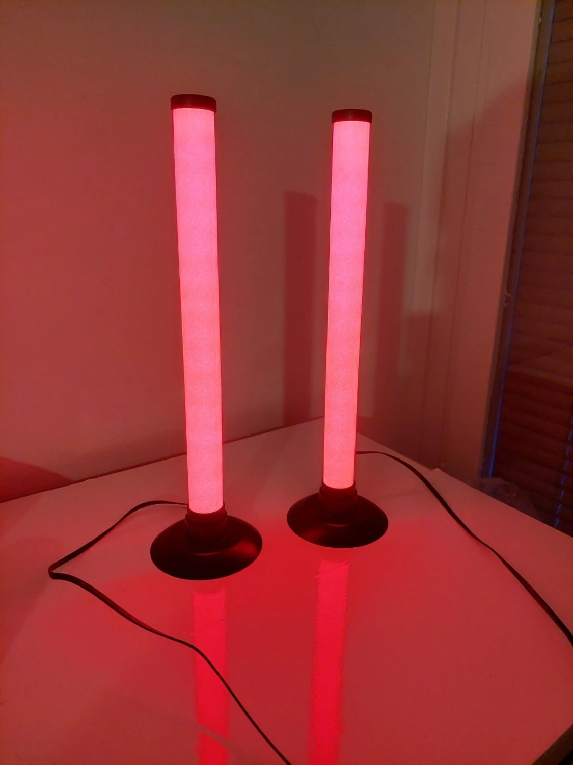 Två LED RGB-ljusrör med svart fot - 2