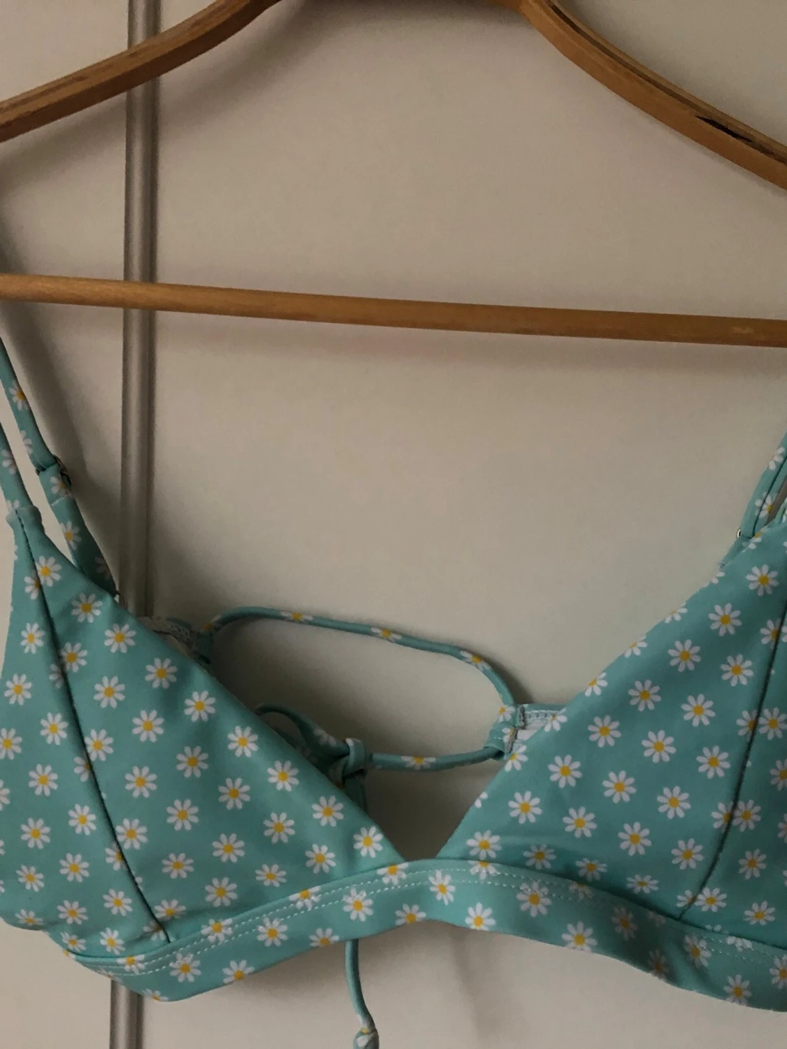 Ny Bikini i turkost med blommigt mönster
