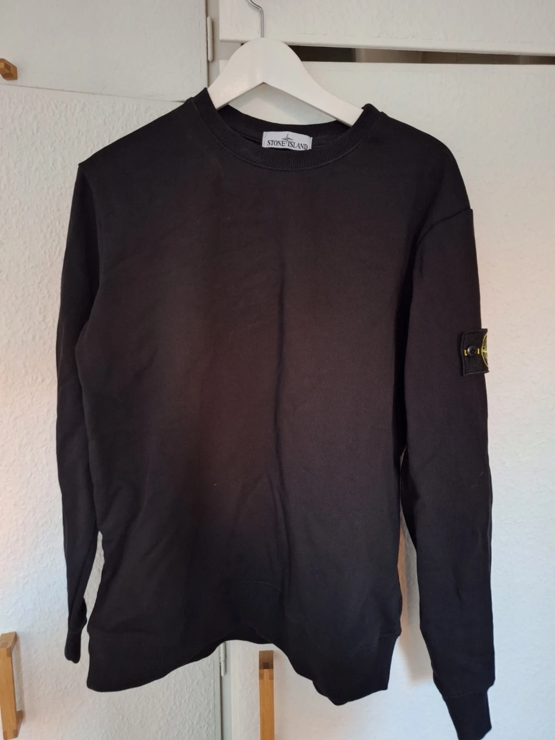 Svart sweatshirt