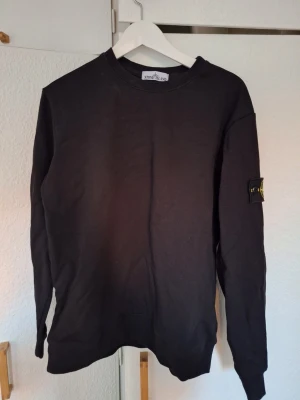 Svart sweatshirt - Svart S.I  storlek L. Helt ny.