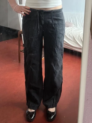 Low Waist Linne Byxor - Low waist linne byxor från 2000 tals H&M. Så snygga men kommet ej till användning.