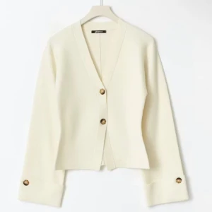 Kofta från Gina tricot - Vit kofta från Gina tricot i storlek xs. Helt ny lappar kvar. Ny pris 459