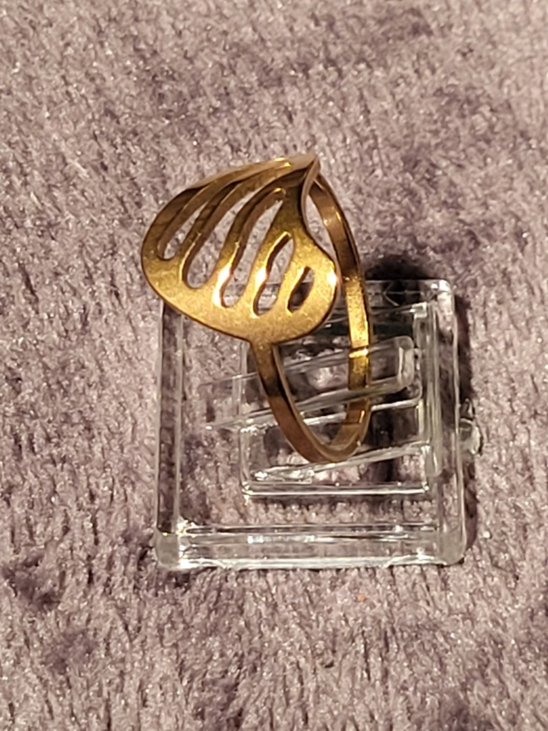 Guldfärgad ring med organisk design - 2