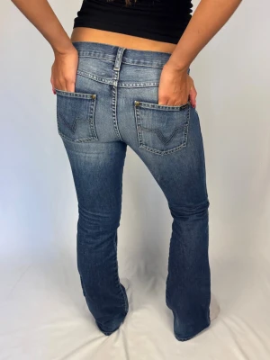 Jeans - Jeans | Size: 29/32 | Fint skick | Modellen på bilderna är 168cm lång och väger 60kg | Mått: Ytterbenslängd: 100cm. Midjebredd: 40cm. Lårbredd: 26cm. Fotöppning: 23cm. Kontakta mig vid fler frågor eller funderingar!