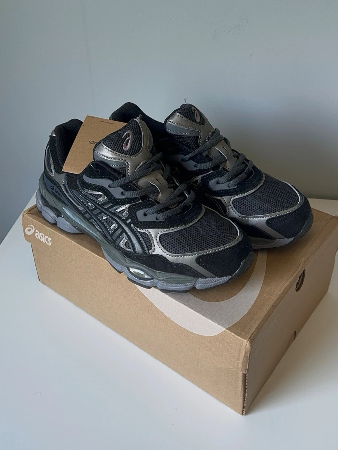 Asics skor svarta