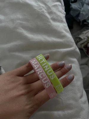 Marcus & Martinus glow in the dark bracelets  - Jag säljer mina Marcus och Martinus armband!
