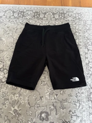 North Face Shorts - Mängdrabatt finns! Ju fler plagg du köper, desto bättre pris kan jag ge!