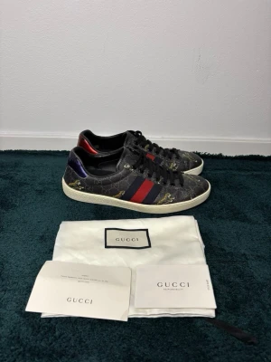 Gucci Ace tiger  - Gucci Ace tiger skor i väldigt fint skick🙌 storlek 41⚜️