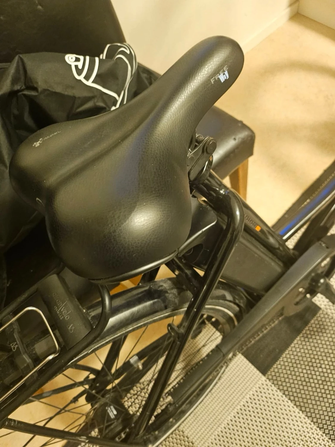 Svart elcykel från Ecoride - 2