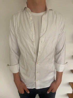 Eton skjorta  - Eton skjorta slim fit herr| pris:349kr| storlek:M| skick:9,8/10| hör av dig vid minsta lilla fundering eller fråga| 