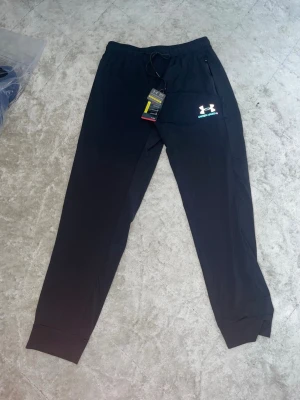 Under armour byxor - Helt ny under armour byxor. Säljer pga jag köpte fel storlek.