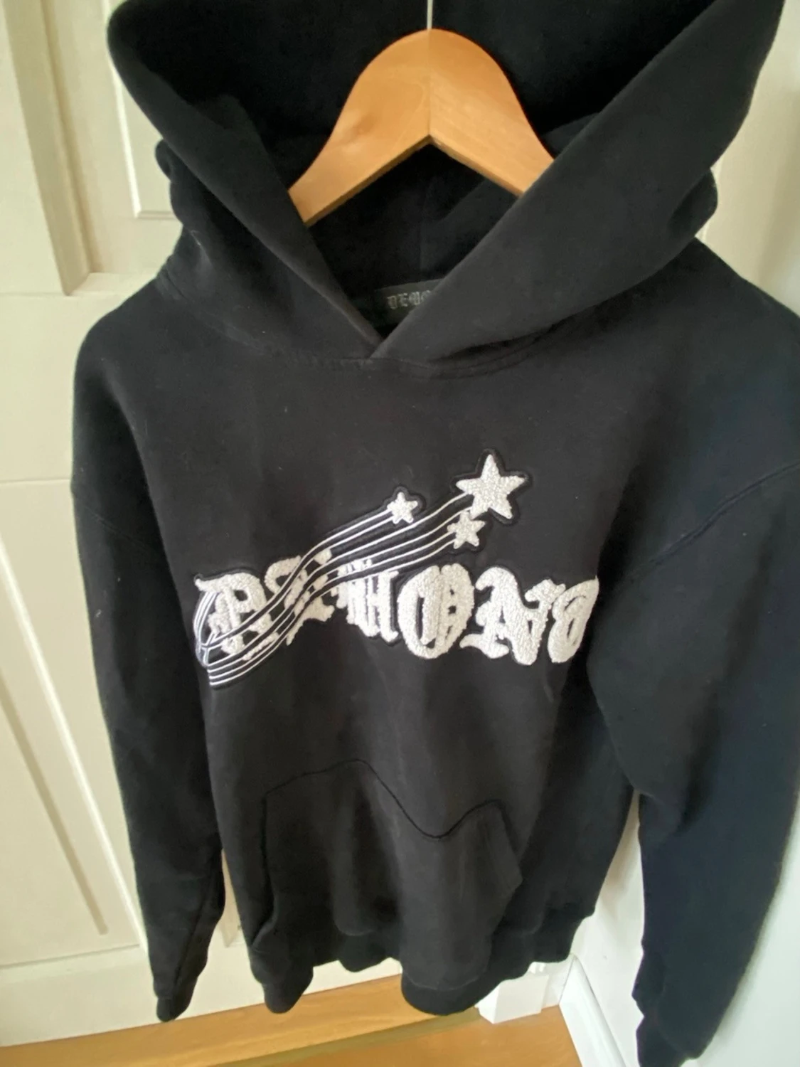 Svart hoodie från Demont med tryck - 2