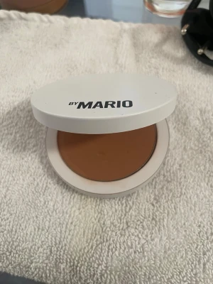Makeup by mario bronzer - Light medium, knappt använd, jag är för blek för den färgen.