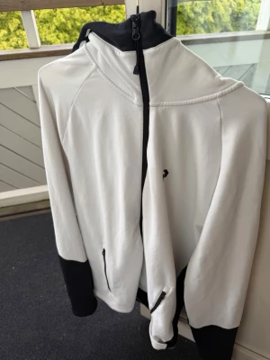 Peak performance rider hood - Väldigt snygg hoodie