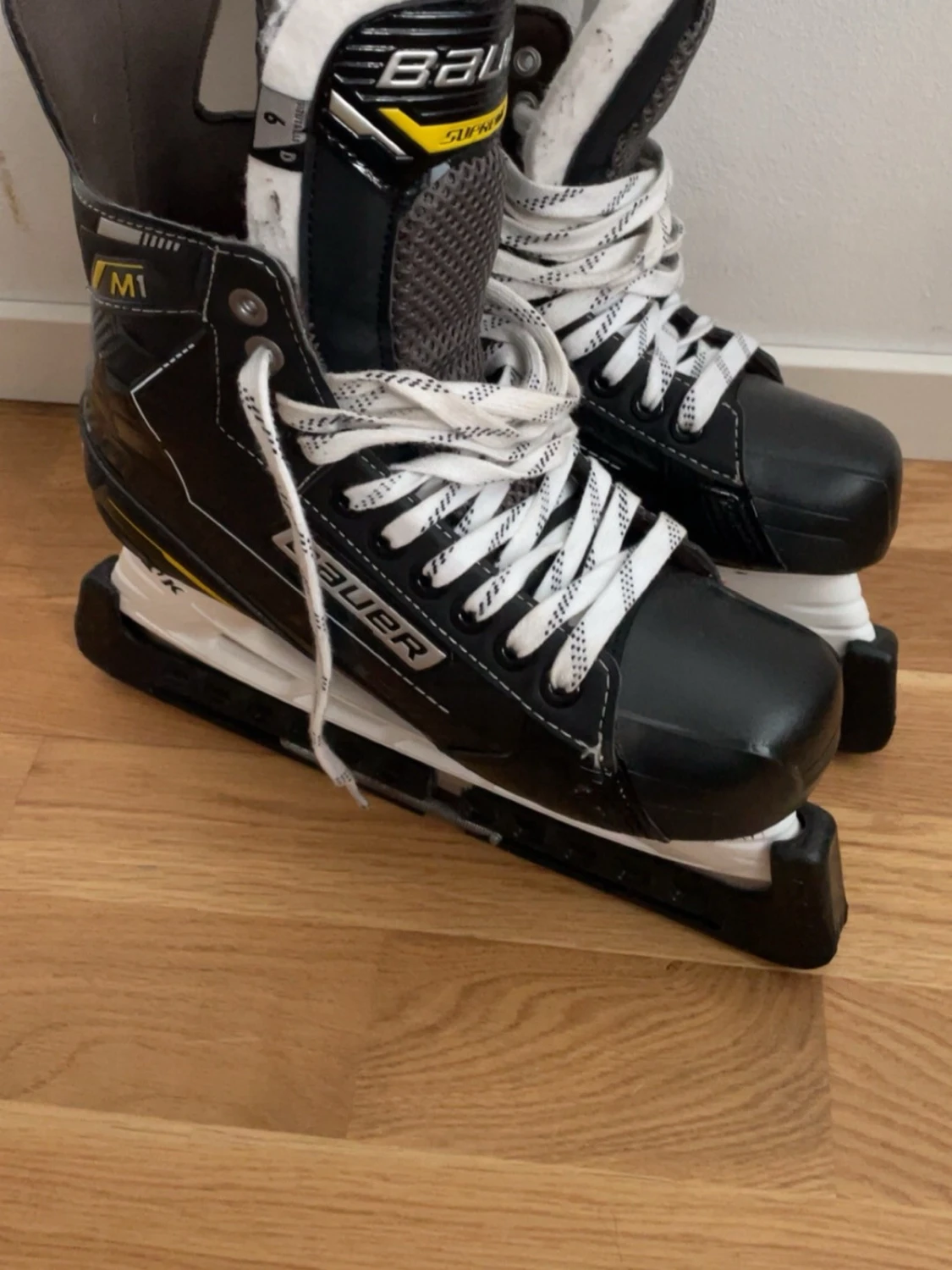 Bauer Supreme M1 hockeyskridskor
