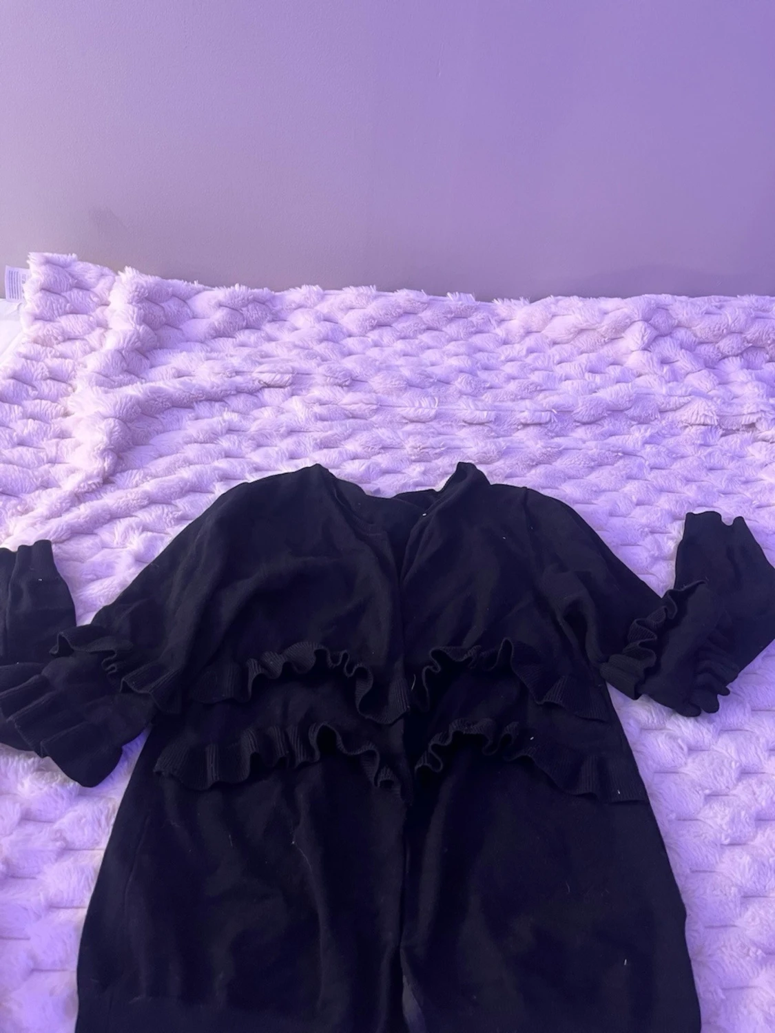 Svart volangkofta med långa ärmar