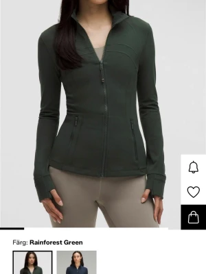 Mörkgrön lululemon define jacket  - Säljer min mörkgröna lululemon define jacket för att den inte kommer till användning, färgen heter rainforest green. Storlek XS💕 använd 2 gånger 