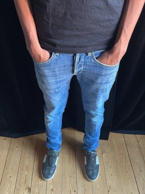 Dondup George  - Dondup George🇮🇹 | feta slitiningar gjorda i fabrik 🏭 | George Skinny fit👖| hör av er om flera bilder eller pris🤟| kan byta mot nudie jeans eller Superdry Hoodies🤗