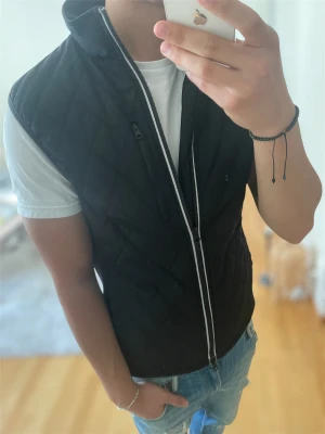 Väst från Riley - Skick 9/10 skriv vid frågor eller funderingar!