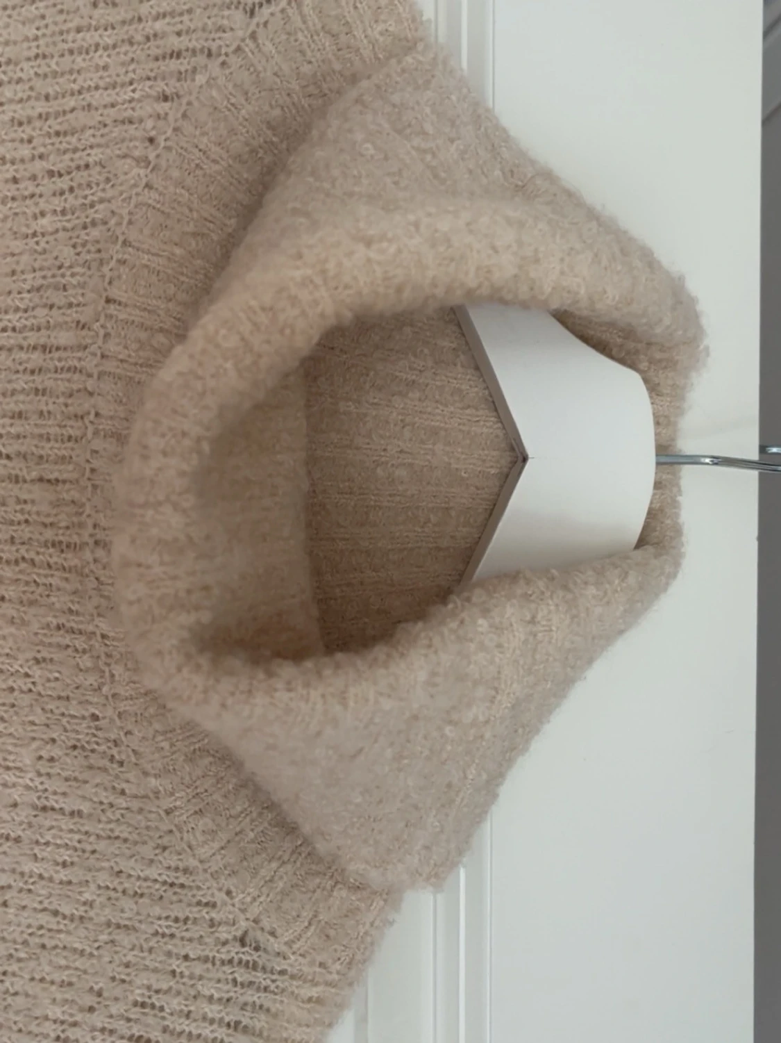 Beige stickad polotröja - 1