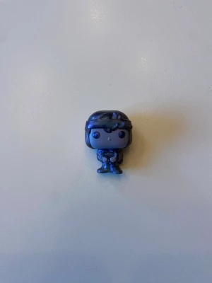 Stranger things kinder joy upside down Dustin - Stranger things kinder joy upside down Dustin. Man får inte med någon choklad. Figuren är i nyskick.