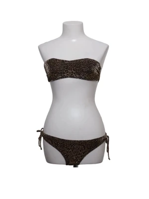 Beck Söndergaard bikini - Super fin bikini från Beck Söndergaard köpte den i nyskick från Sellpy men den passade inte så jag behöver sälja vidare tyvärr💕💕💕strapless bikini med leopard print super fint material🫰🫰