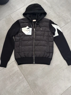 Cardigan  - Helt ny, storlek L men passar M också 