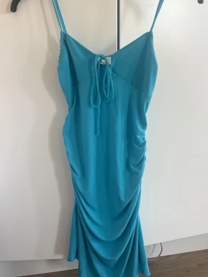 Ljusblå klänning  - Säljer denna fina blåa klänning från NAKD i storlek 34. Jättebra i skick. 