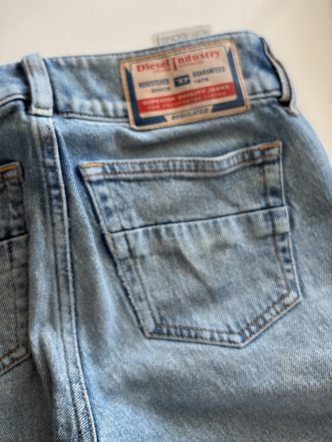 Ljusblå bootcut jeans från Diesel - 2