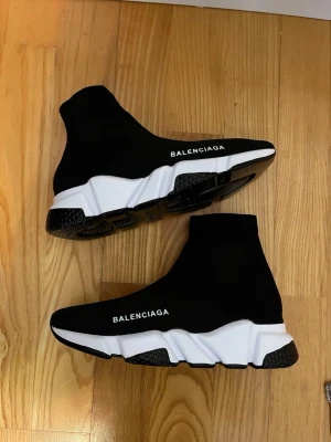 Sneakers 36-37 - Intill nyskick. Storlek 36Eu passar 36-37. 