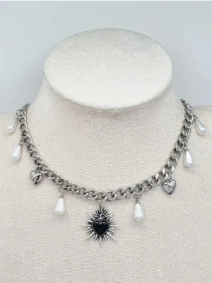 Stilfullt halsband med pärlor och hjärta  - Material-rostfritt stål.  Kedjetjocklek-7mm #52