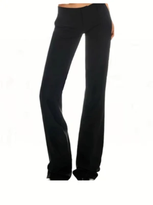 Svarta kostymbyxor med bootcut - Bikbok super snygga kostymbyxor i modell Vera 