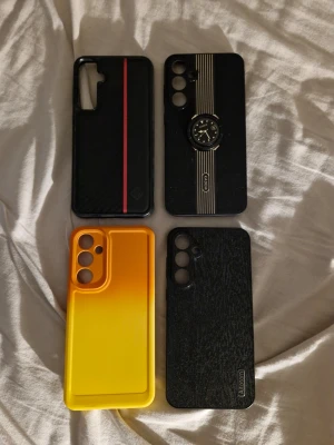 Samsung skal - Säljer olika samsung skal för 50 kr per skal eller 200 kr för alla. Om du är intresserad 