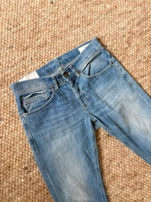 Dondup George jeans - Säljer dessa feta Dondup George jeansen👌. Storlek W30 men passar mer W31 (mått finns att få)🙌, Skick:9,5/10🌟. Hör gärna av er vid frågor eller funderingar👍