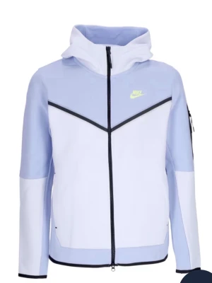 Nike blå och vit tjocktröja - Sportig tjocktröja från Nike i ljusblått och baby blått  med svart dragkedja och huva. Koftan har en modern design med kontrastpaneler och Nike-logga på bröstet. Perfekt för dig som gillar streetwear och sportig stil. Den är använd en gång! Köptes för 1700kr
