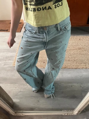 Cooola jeans med detaljer  - Perfekta men kommer inte till användning
