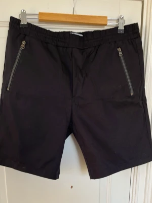 Svarta shorts just junkies  - Säljer ett par svarta shorts 