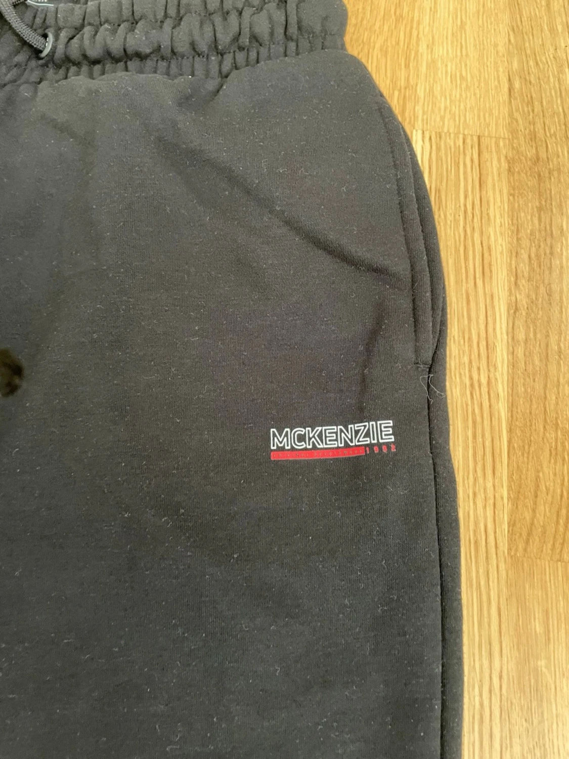 Svart set med hoodie och byxor - 3