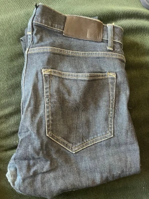Tiger of Sweden jeans pistolero 30/34 - Hej! Säljer dessa tiger of Sweden pistolero i storlek 30/34. Dessa jeans är riktigt snygga och är i straight/slim passform. Kostar runt 1400 nya. Hör av er vid minsta fundering! Pris är ej hugget i sten!