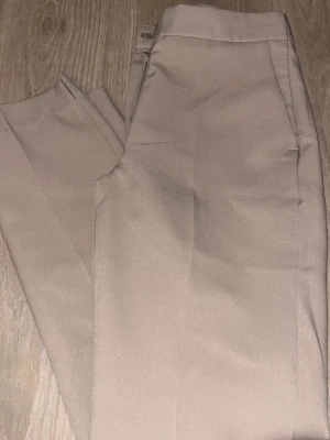 Byxor - 🤎Kostymbyxor i storlek Xs, beige/nude🤎