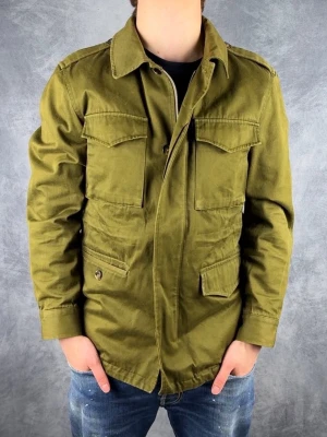 APC Field Jacka - Skick: 8/10, inga defekter. | Ingår: endast jackan. | Nypris: +- 3500 SEK.