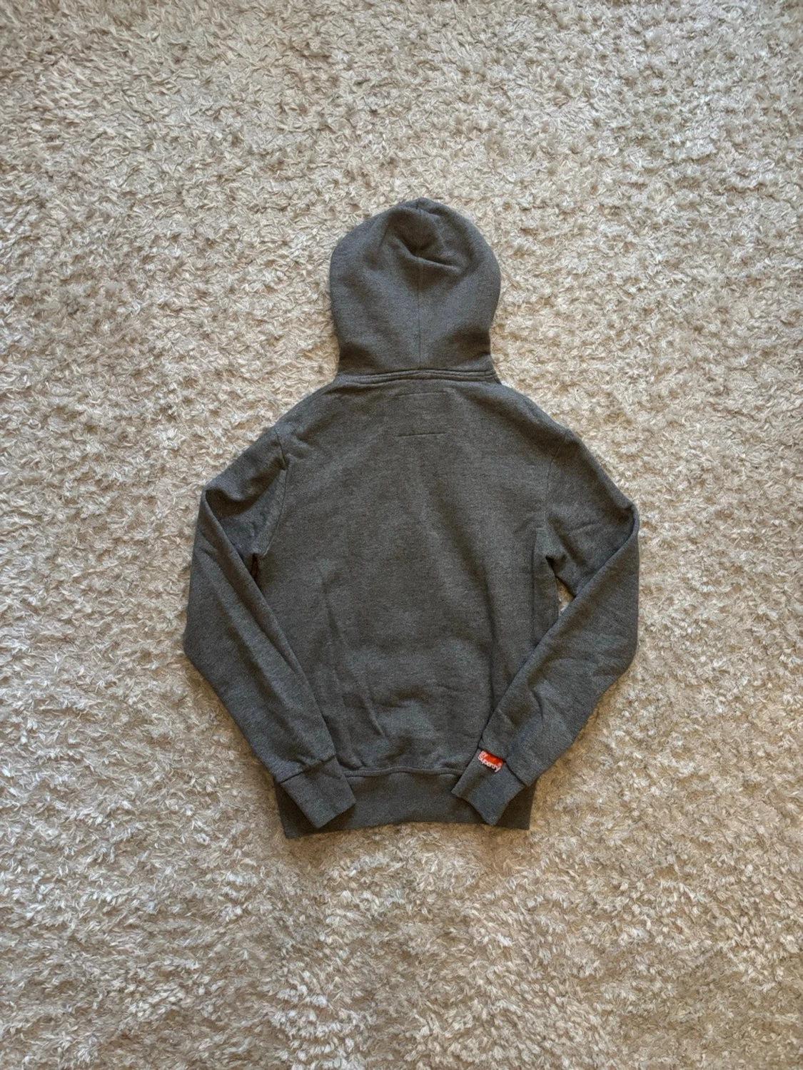 Grå hoodie från superdry - 2