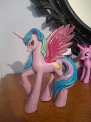 My Little Pony Celestia - Rosa prinsessan Celestoa från 2010. Färgen har kommit bort lite på baksidan annars i fint skick